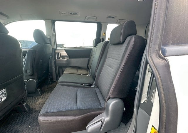 TOYOTA VOXY ZS 2009