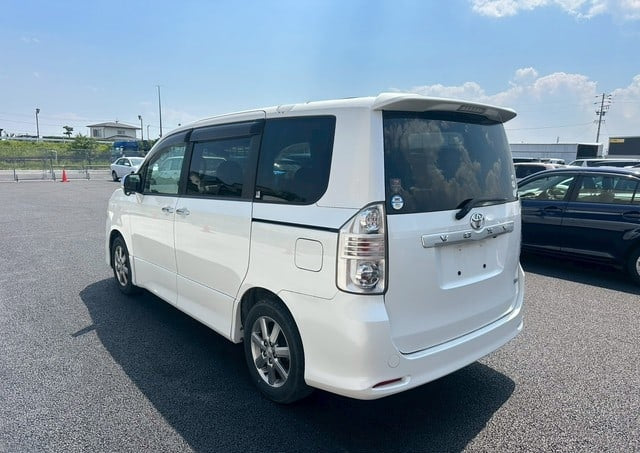 TOYOTA VOXY ZS 2009