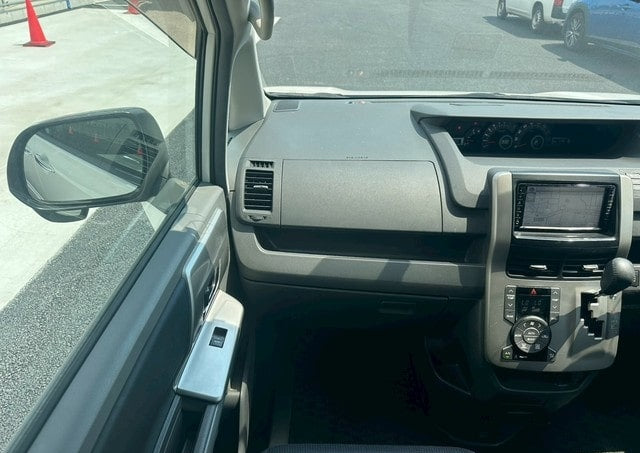 TOYOTA VOXY ZS 2009