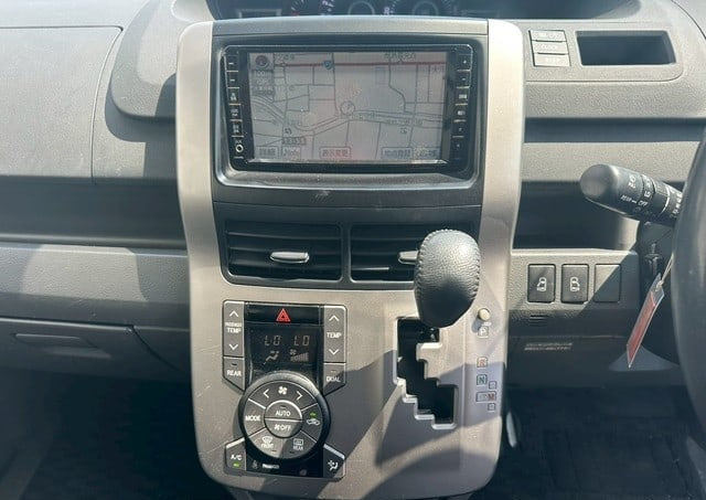 TOYOTA VOXY ZS 2009