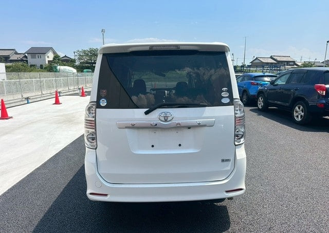 TOYOTA VOXY ZS 2009