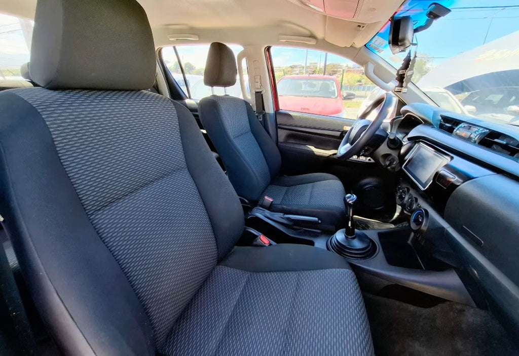 Toyota Hilux DX 2.4 Diésel 4x4 MT Doble Cabina 2024