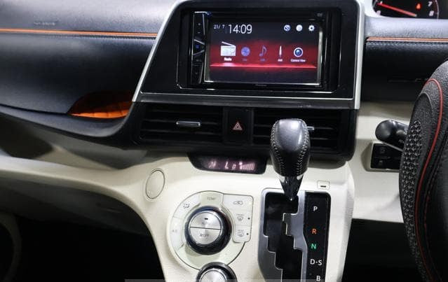 Toyota Sienta 2016 1.5 G-A Automática — 6 plazas