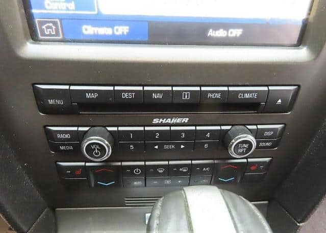 Ford Mustang 2013 automático – Motor 3.7 nafta, color negro