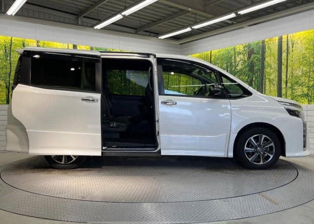 Toyota Voxy ZS 2019 – Espacio y comodidad para 7 pasajeros