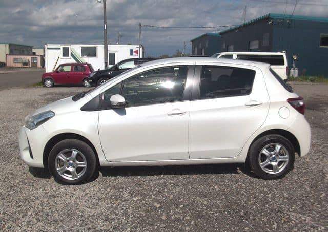 Toyota Vitz F 1.5 automático | Registro 2017