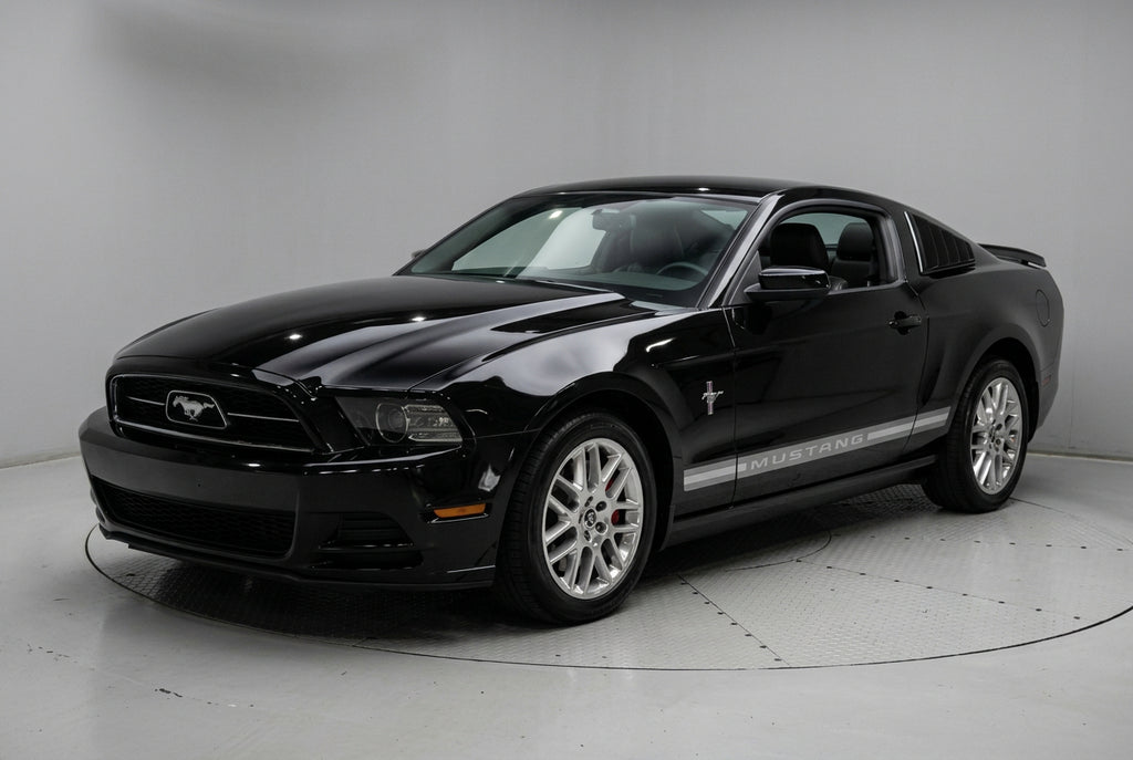Ford Mustang 2013 automático – Motor 3.7 nafta, color negro