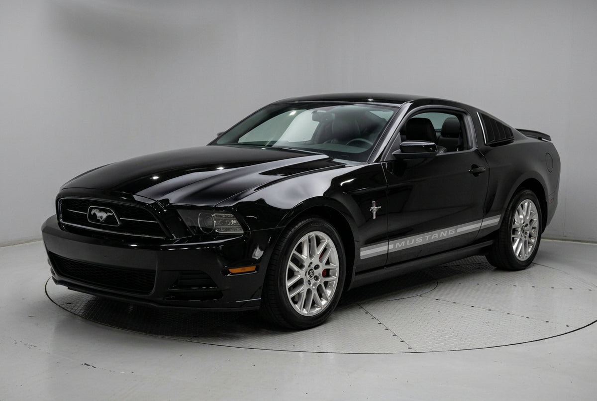 Ford Mustang 2013 automático – Motor 3.7 nafta, color negro