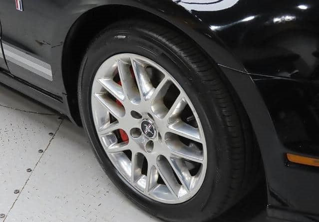Ford Mustang 2013 automático – Motor 3.7 nafta, color negro
