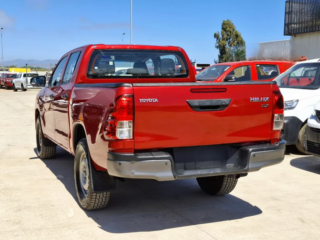 Toyota Hilux DX 2.4 Diésel 4x4 MT Doble Cabina 2024