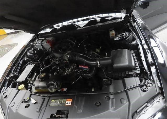 Ford Mustang 2013 automático – Motor 3.7 nafta, color negro