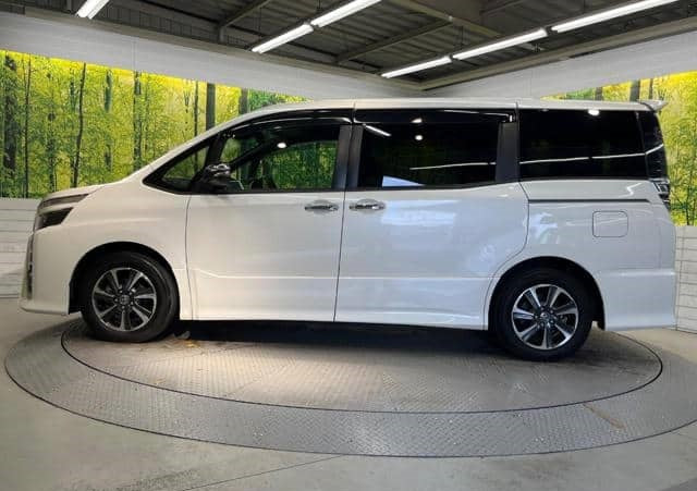 Toyota Voxy ZS 2019 – Espacio y comodidad para 7 pasajeros