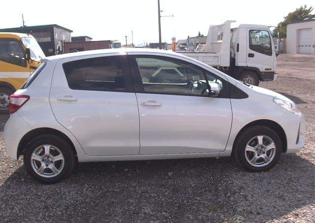 Toyota Vitz F 1.5 automático | Registro 2017