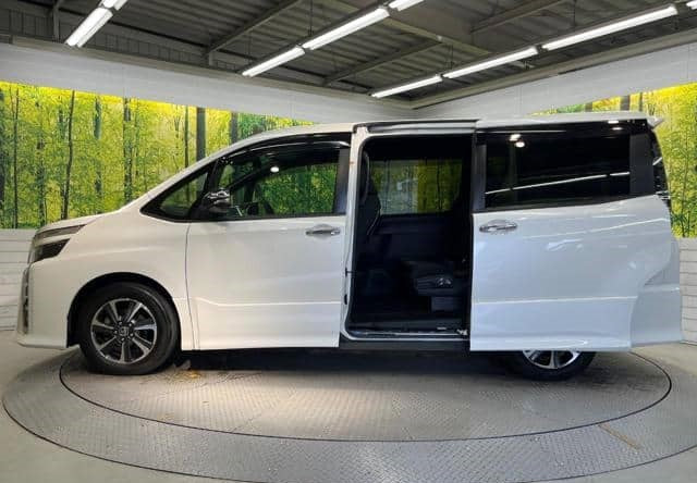Toyota Voxy ZS 2019 – Espacio y comodidad para 7 pasajeros