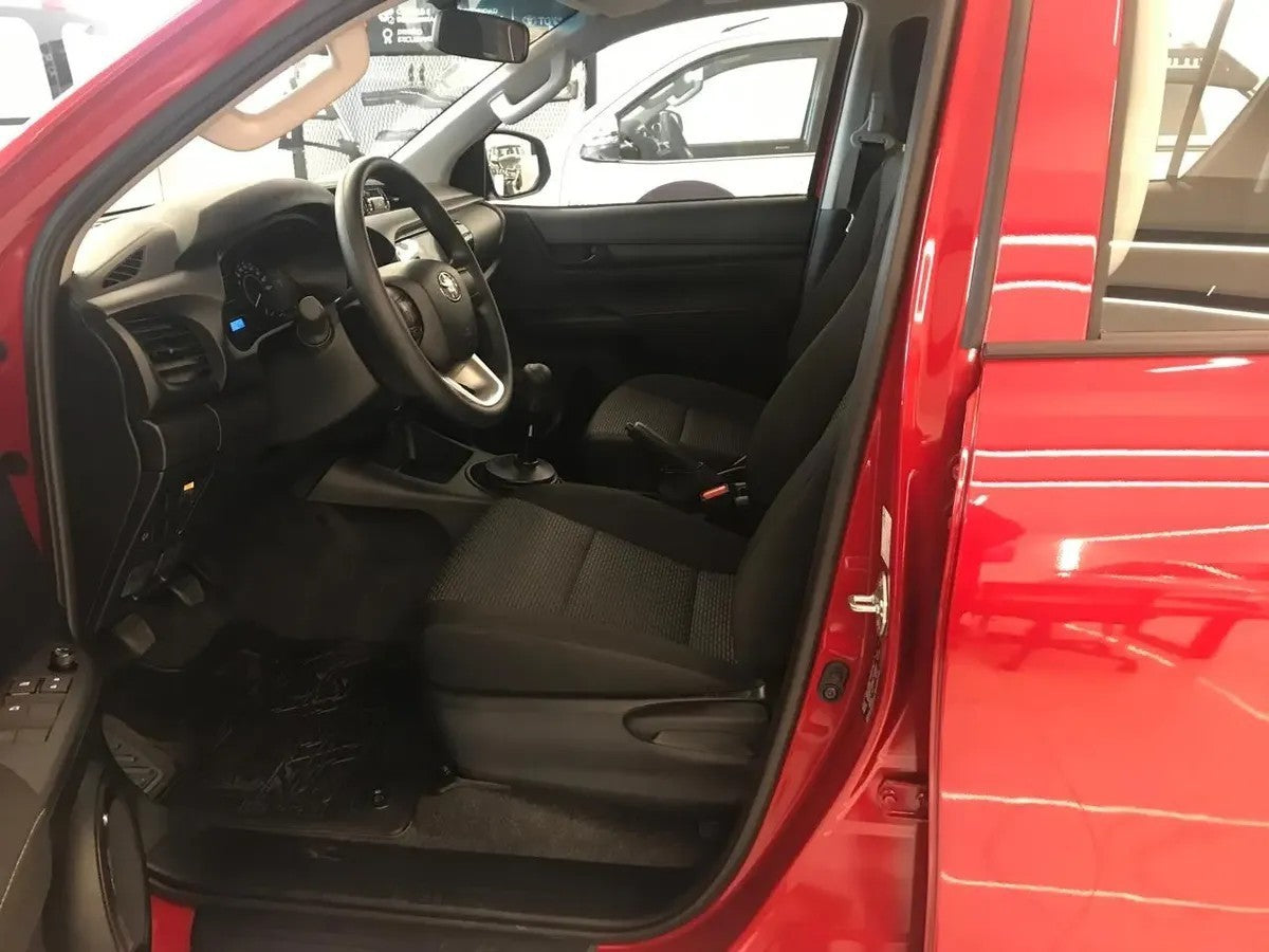 Toyota Hilux DX 2.4 Diésel 4x4 MT Doble Cabina 2024