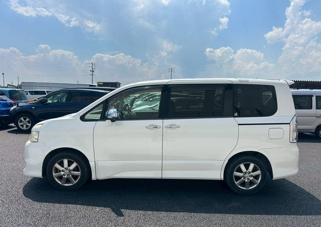 TOYOTA VOXY ZS 2009