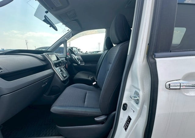 TOYOTA VOXY ZS 2009