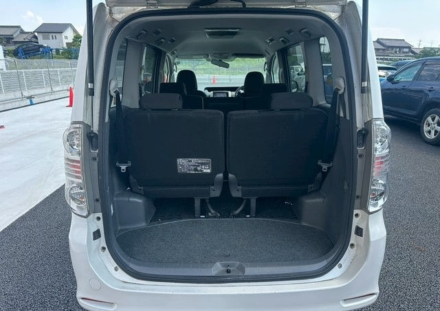 TOYOTA VOXY ZS 2009