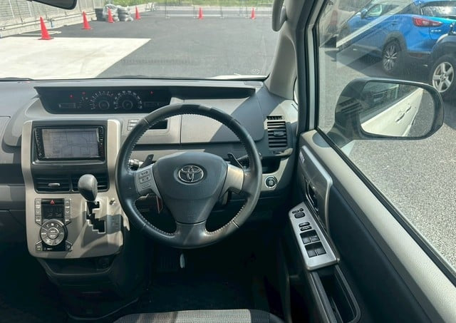 TOYOTA VOXY ZS 2009