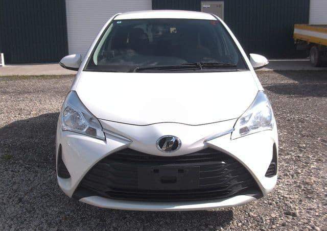 Toyota Vitz F 1.5 automático | Registro 2017