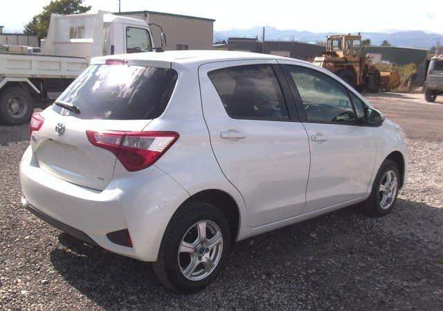Toyota Vitz F 1.5 automático | Registro 2017